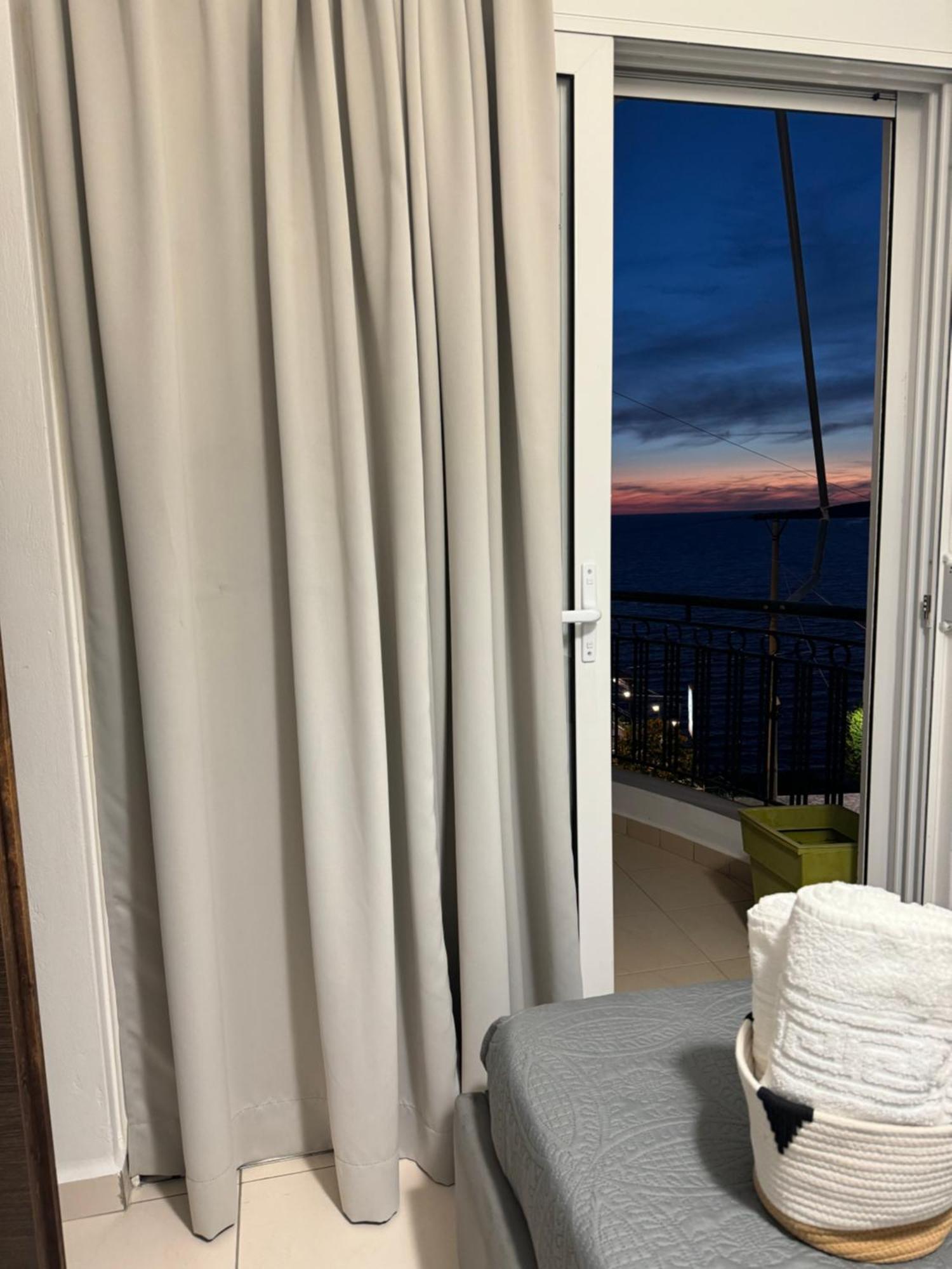 Belaire Luxury Apartment Sarandë Esterno foto