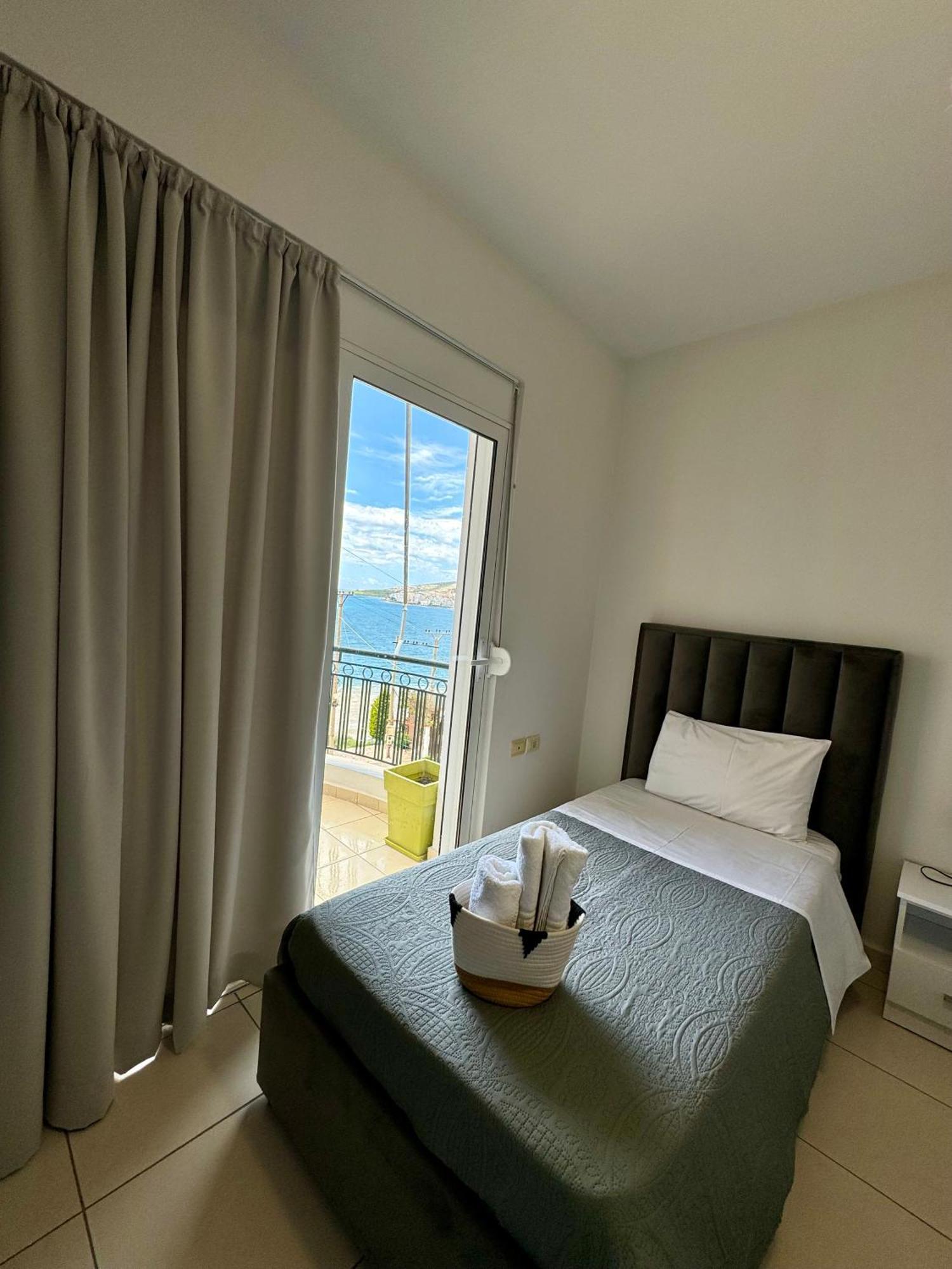 Belaire Luxury Apartment Sarandë Esterno foto