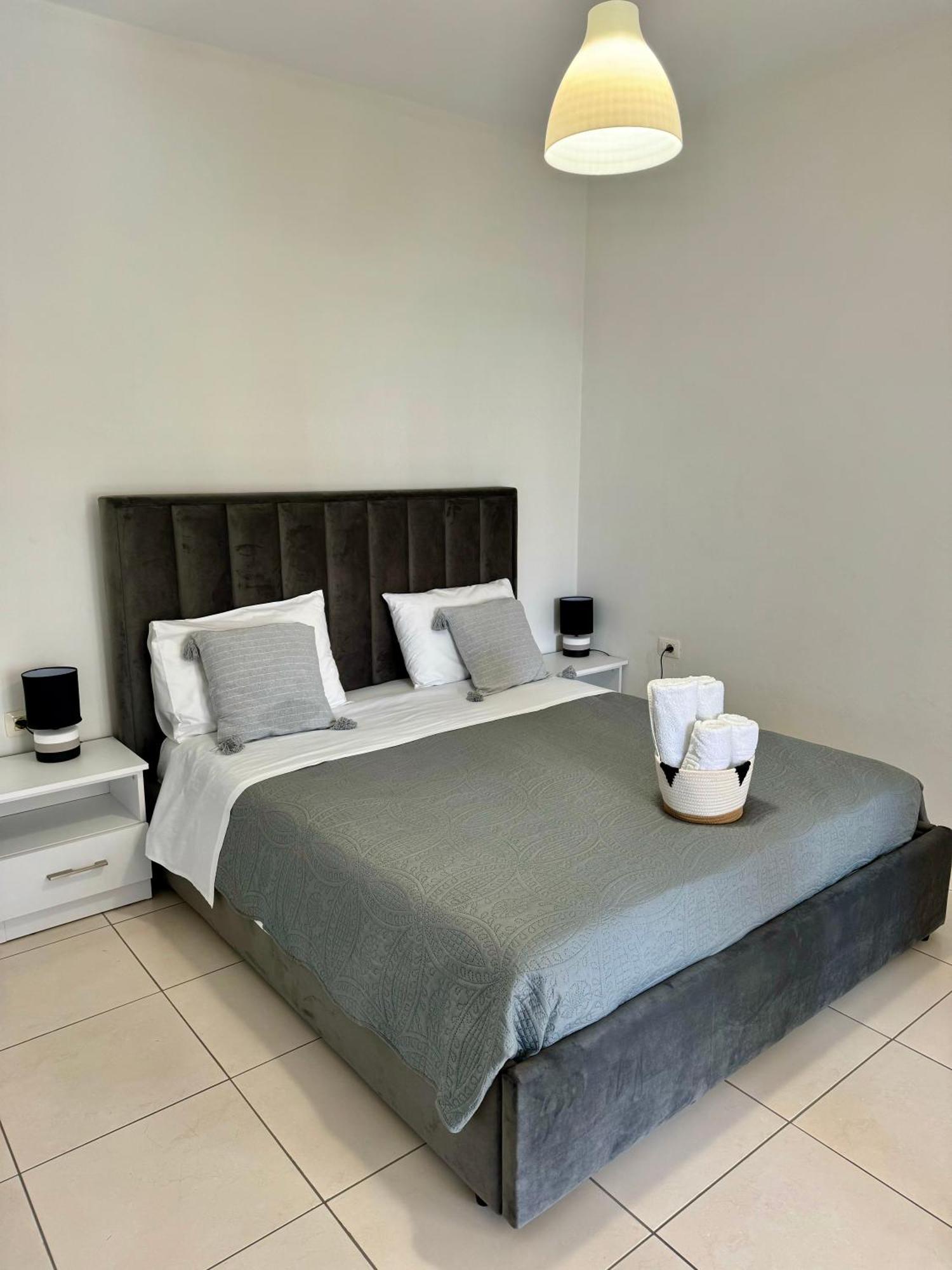 Belaire Luxury Apartment Sarandë Esterno foto