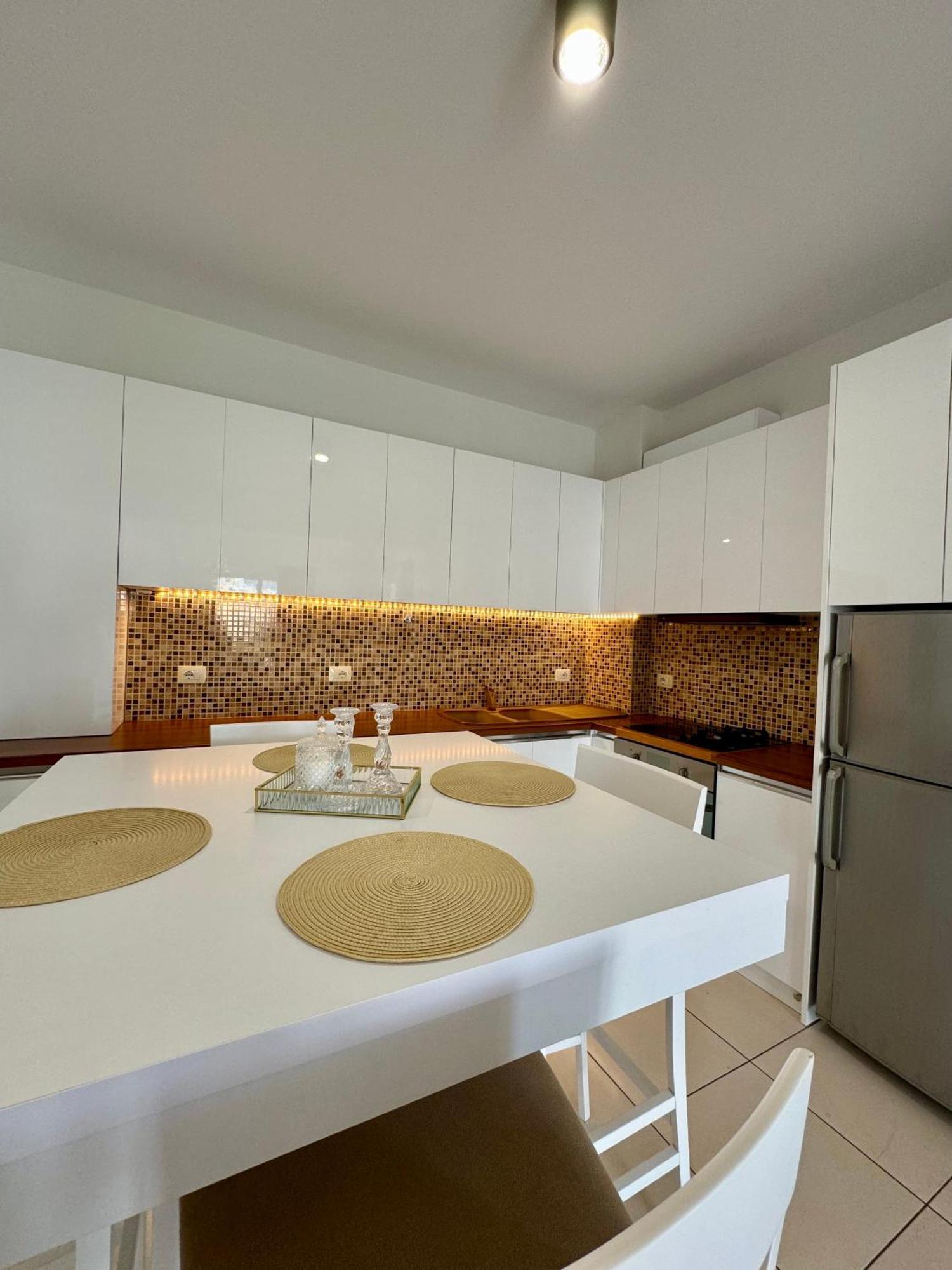 Belaire Luxury Apartment Sarandë Esterno foto