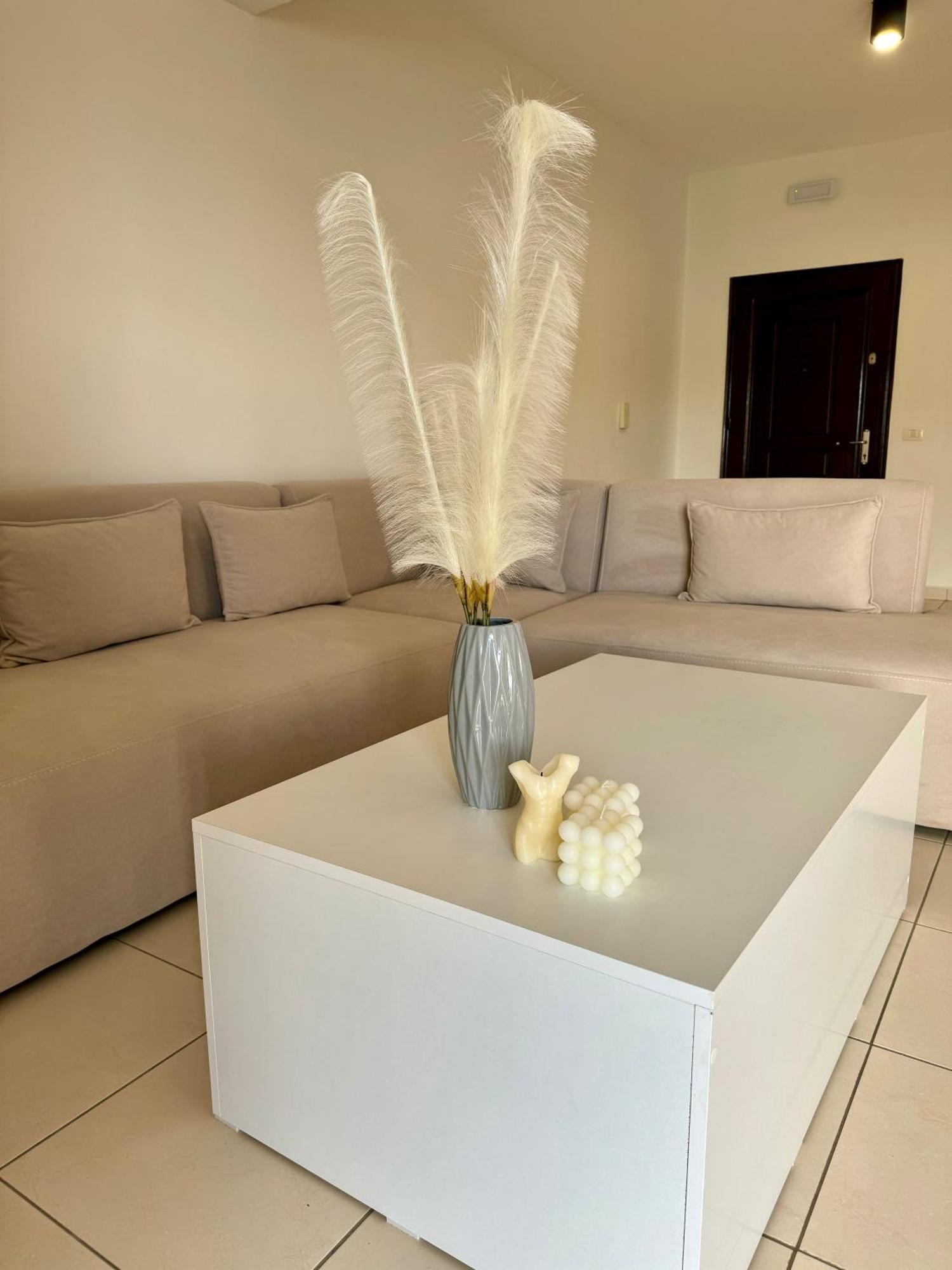 Belaire Luxury Apartment Sarandë Esterno foto