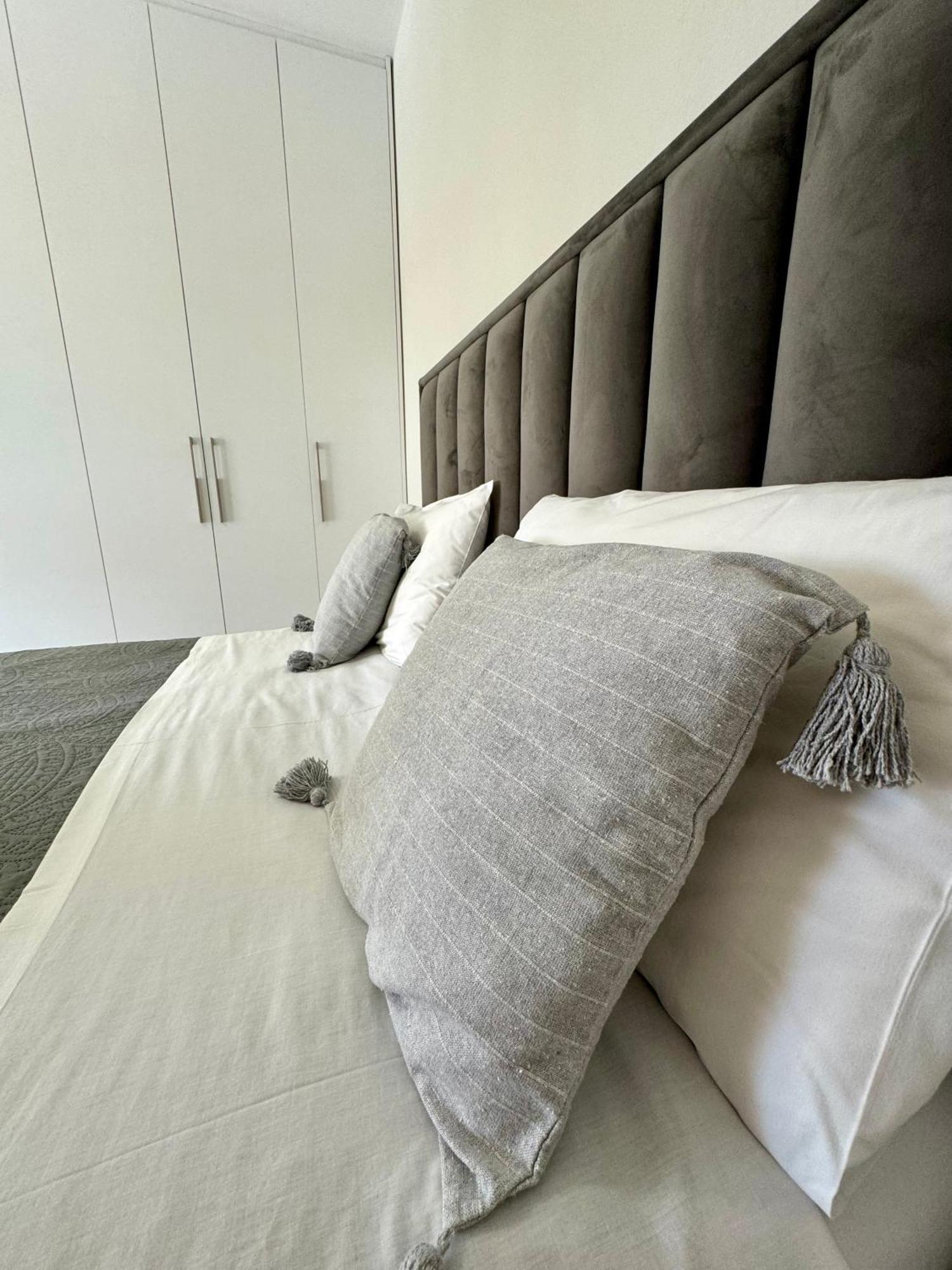 Belaire Luxury Apartment Sarandë Esterno foto