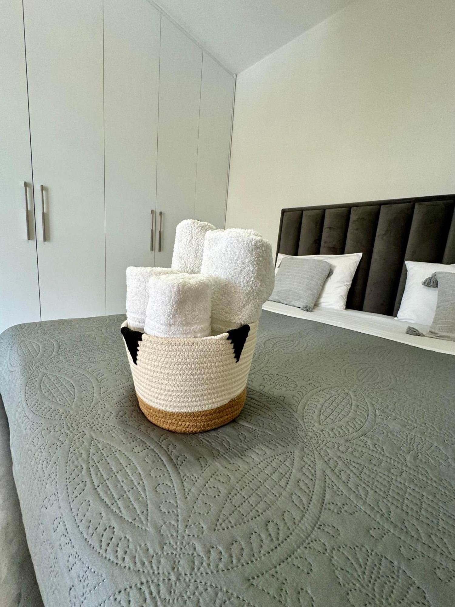 Belaire Luxury Apartment Sarandë Esterno foto