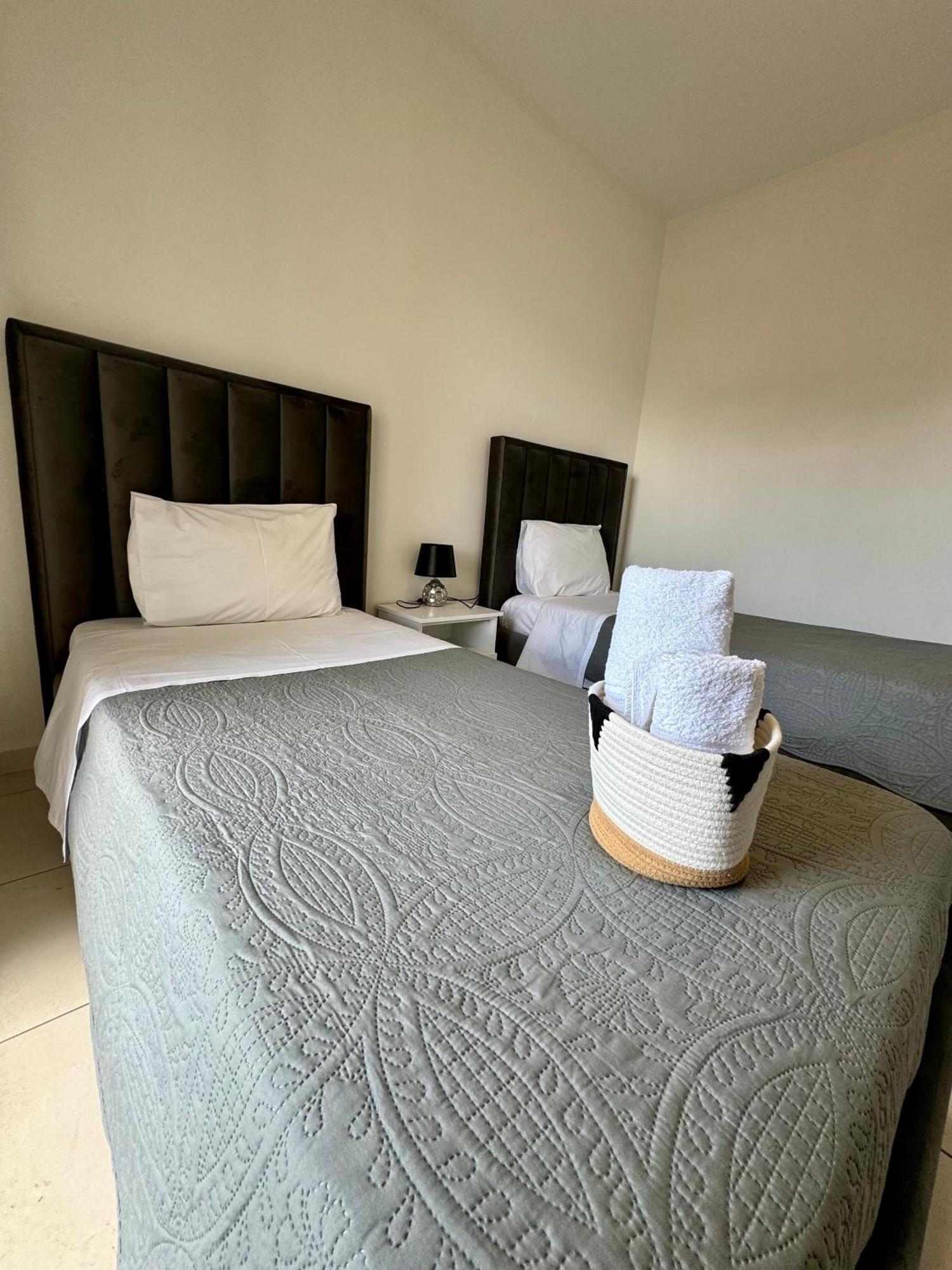 Belaire Luxury Apartment Sarandë Esterno foto