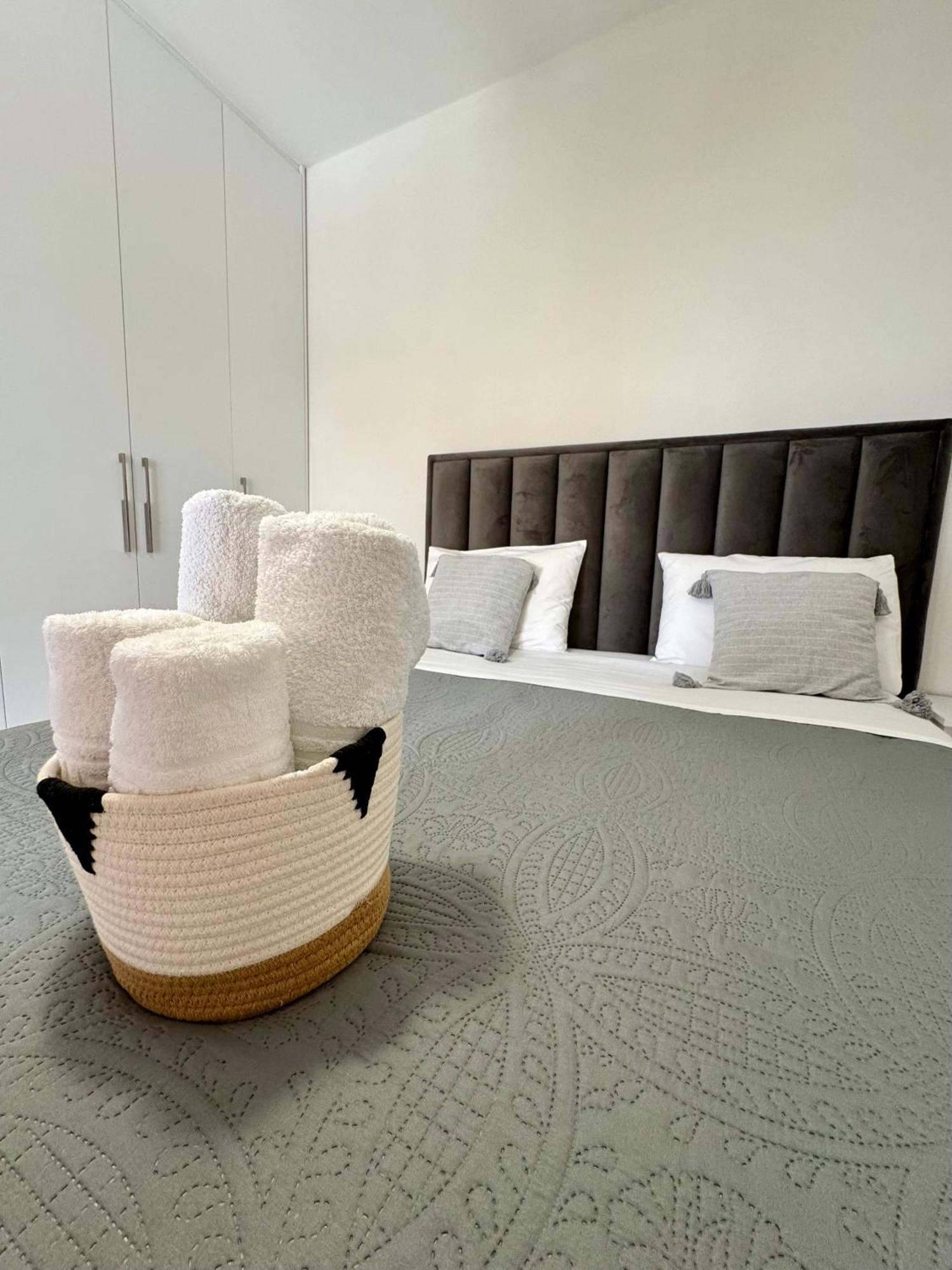Belaire Luxury Apartment Sarandë Esterno foto